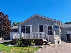 9 BOND STREET Strathroy-Caradoc Ontario, N7G 0C5