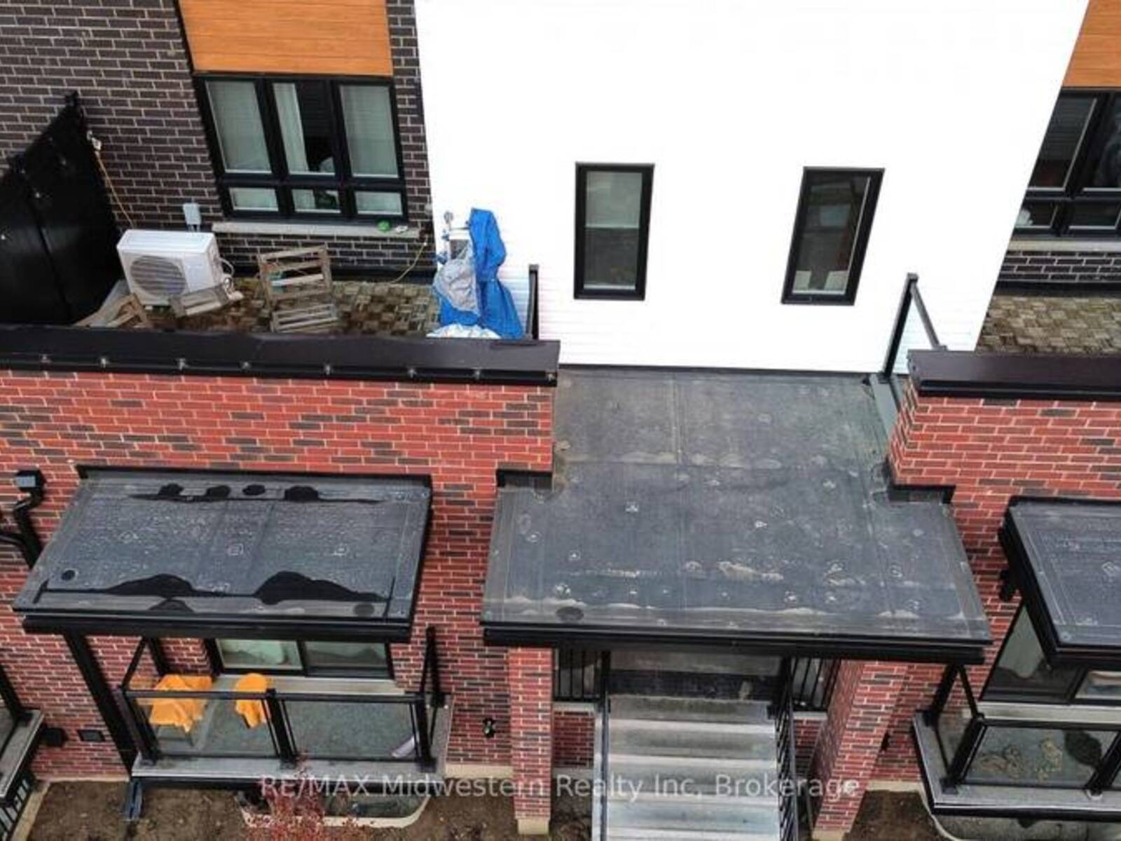 35 - 287 CHAPEL HILL DRIVE, Kitchener, Ontario N2R 0S4