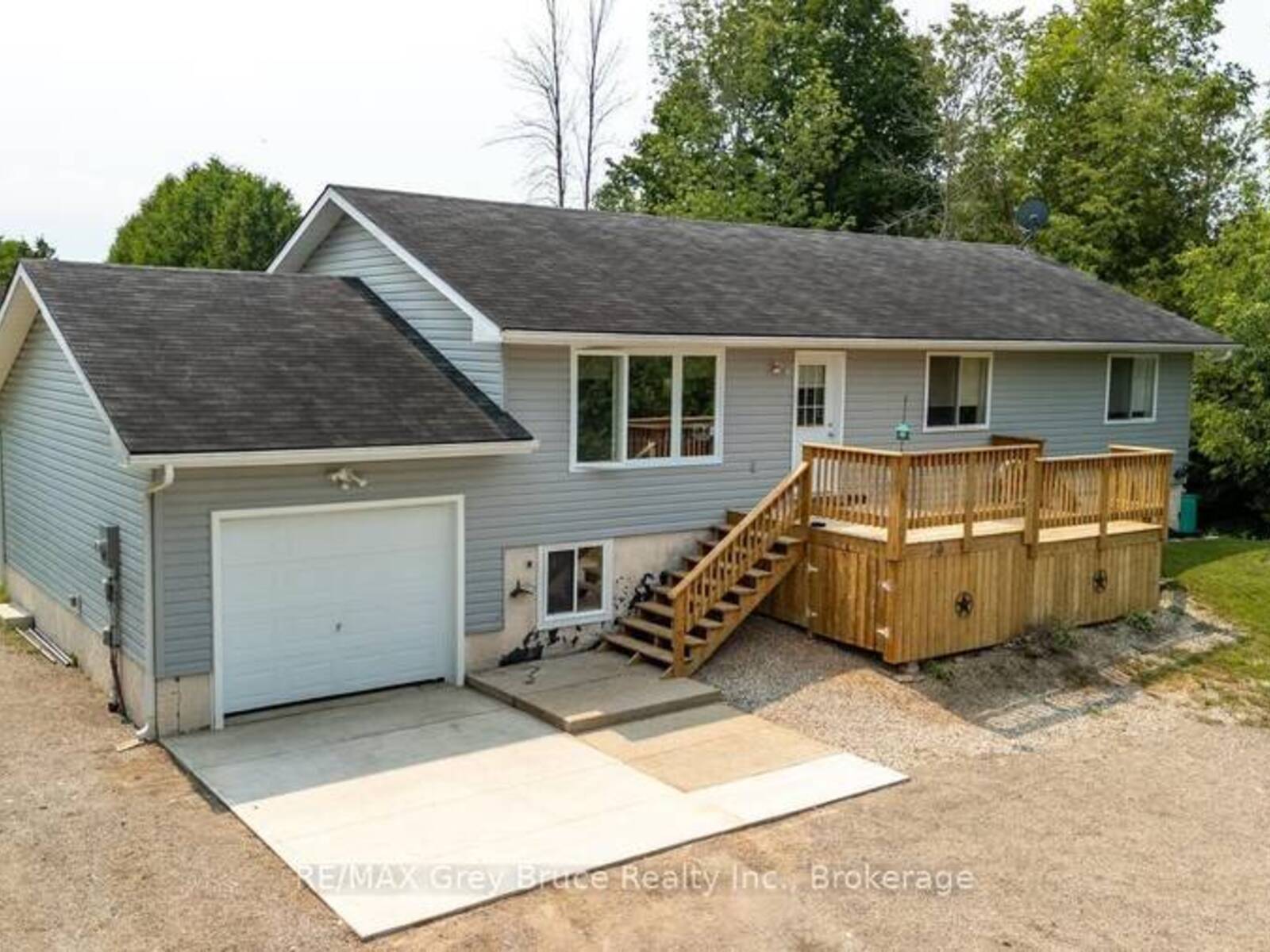 20 HECTOR STREET, Georgian Bluffs, Ontario N0H 2T0