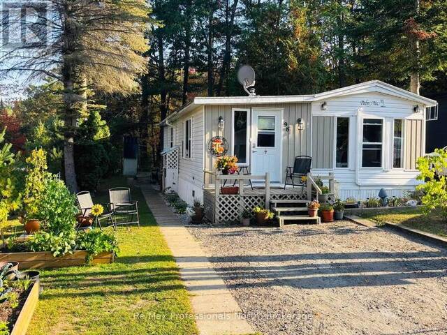 98 - 1007 RACOON ROAD Gravenhurst Ontario, P1P 1R1 - 2 Bedrooms Home For Sale