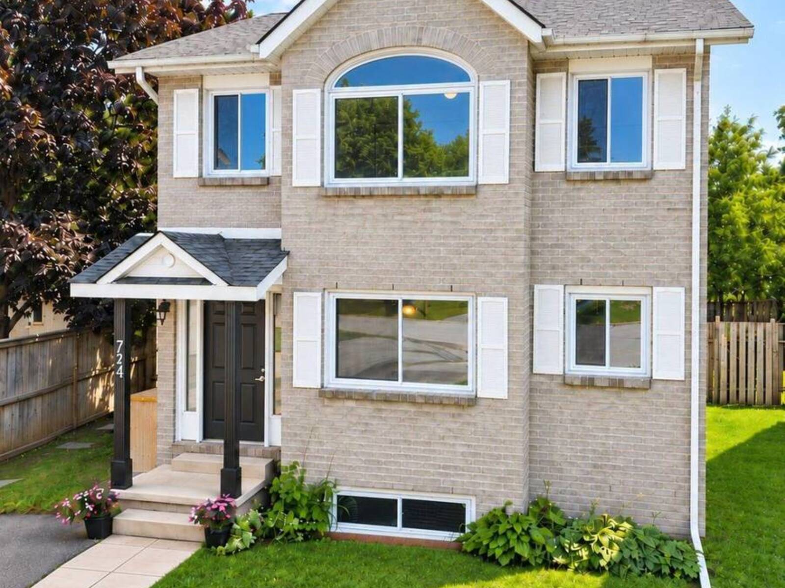 724 STE MARIE STREET, Collingwood, Ontario L9Y 4T5