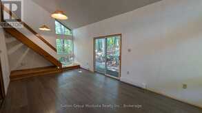213 WOODLAND DRIVE | Huntsville Ontario | Slide Image Three