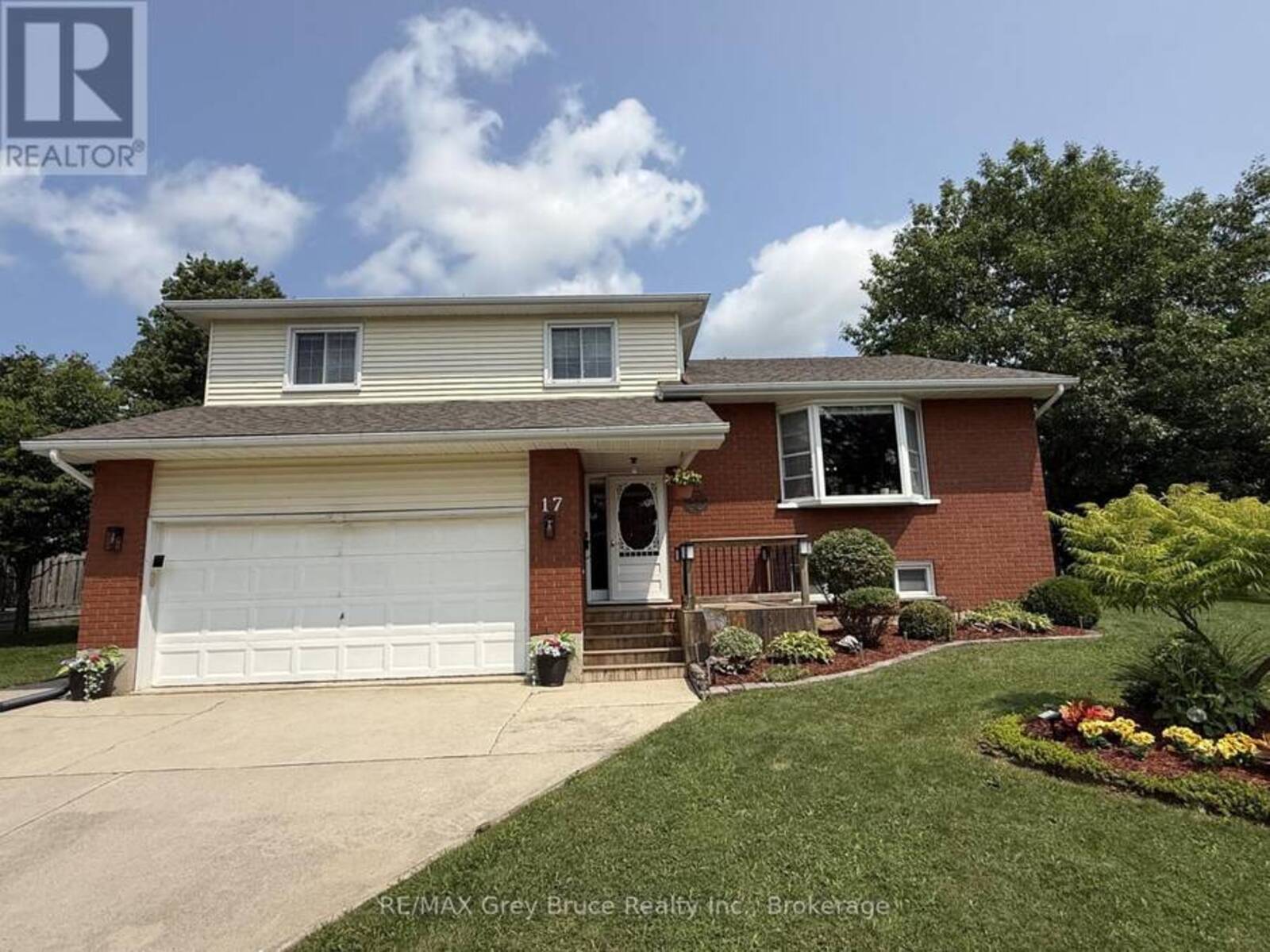 17 ARMSTRONG CRESCENT, Markdale, Ontario N0C 1H0
