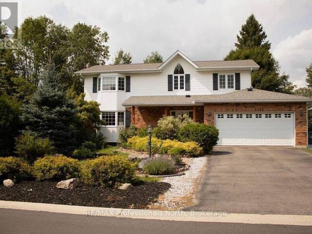 18 HERITAGE CRESCENT Huntsville Ontario, P1H 1S9 - 5 Bedrooms Home For Sale