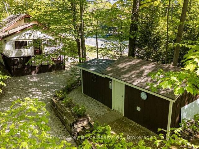 112 SYMON AVENUE Georgian Bluffs Ontario, N0H 2T0 - 3 Bedrooms Home For Sale