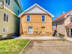 34 WELLINGTON STREET Mapleton Ontario, N0G 1P0