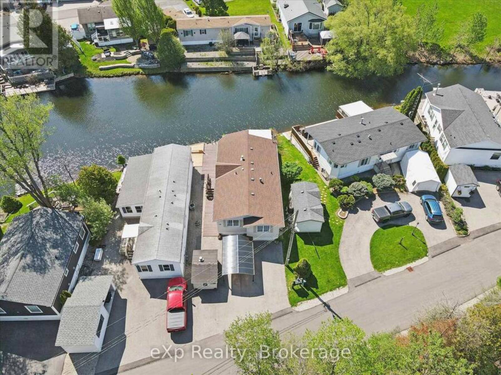 18 JASPER HEIGHTS PRIVATE, Puslinch, Ontario N0B 2C0
