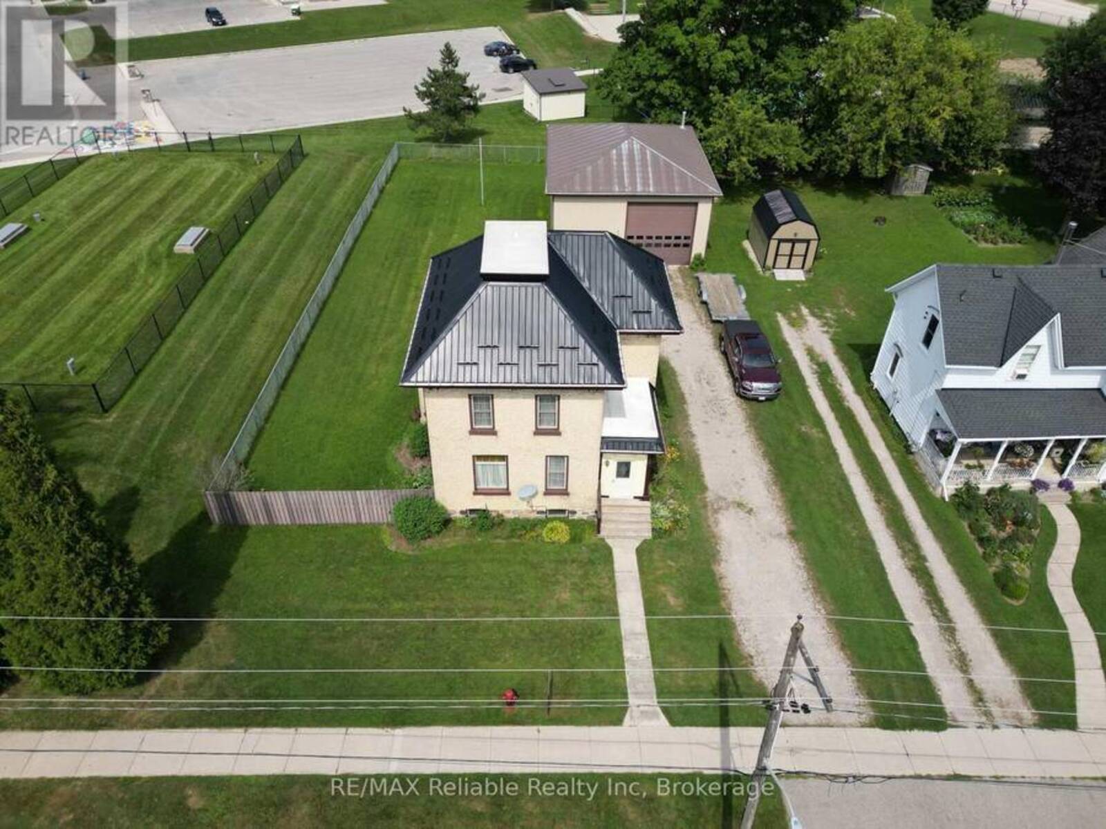 33 PRINCESS STREET E, Clinton, Ontario N0M 1L0