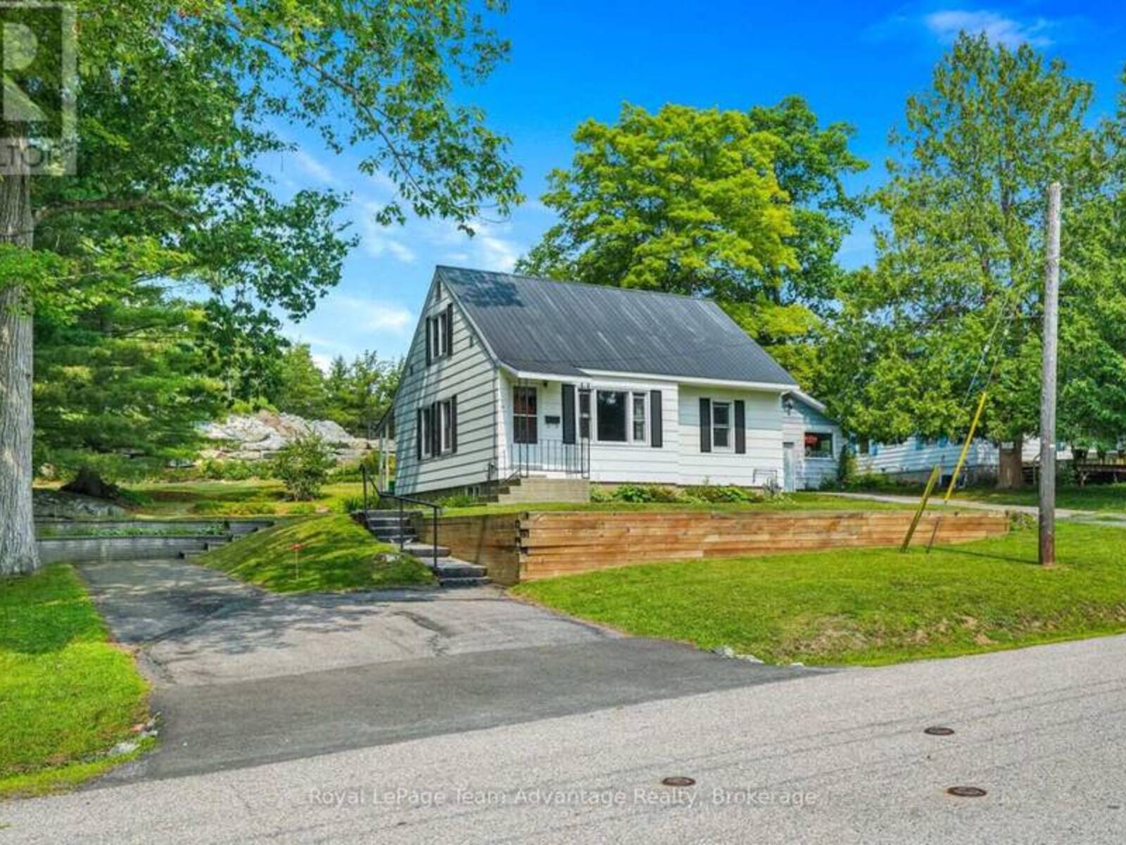 13 BURRITT STREET, Parry Sound, Ontario P2A 1N5
