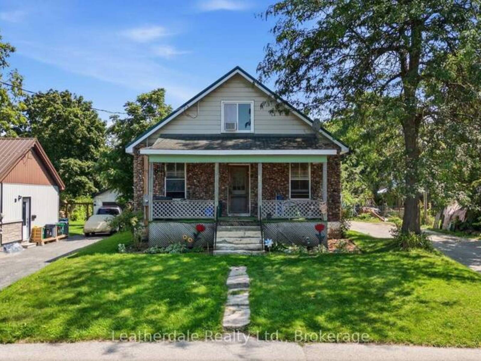 87 BOND STREET, Orillia, Ontario L3V 1J7