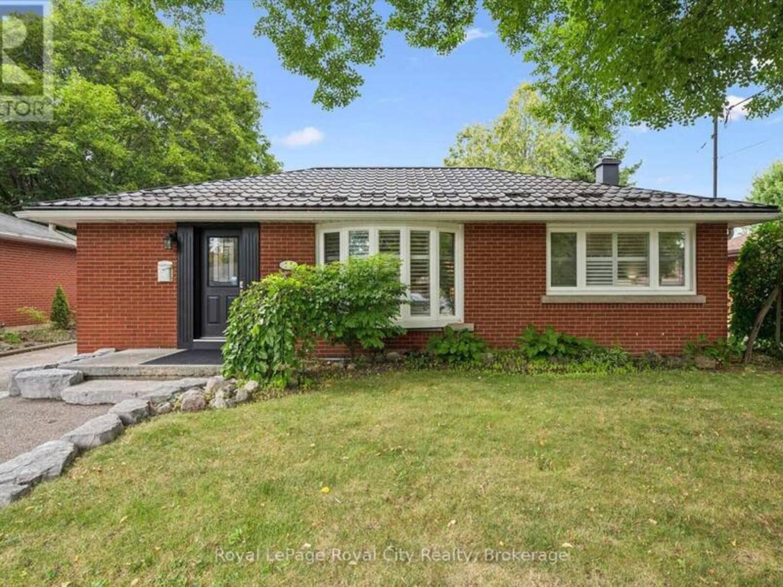 10 SUMAC PLACE, Guelph, Ontario N1E 1K9