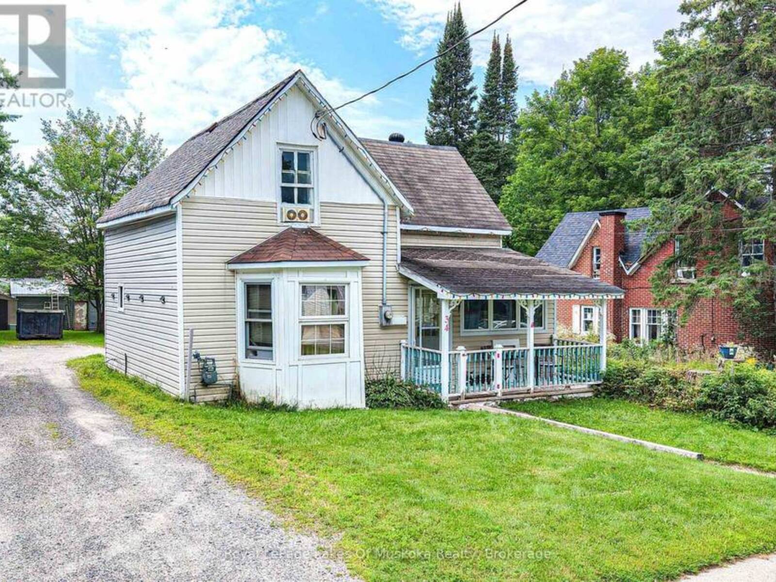 34 YOUNG STREET, Bracebridge, Ontario P1L 1G7