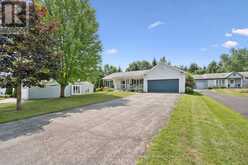 90 WHITE BARK WAY | Centre Wellington Ontario | Slide Image Two