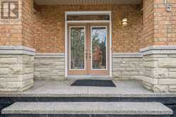 15 LUCKY LANE | Brampton Ontario | Slide Image Three