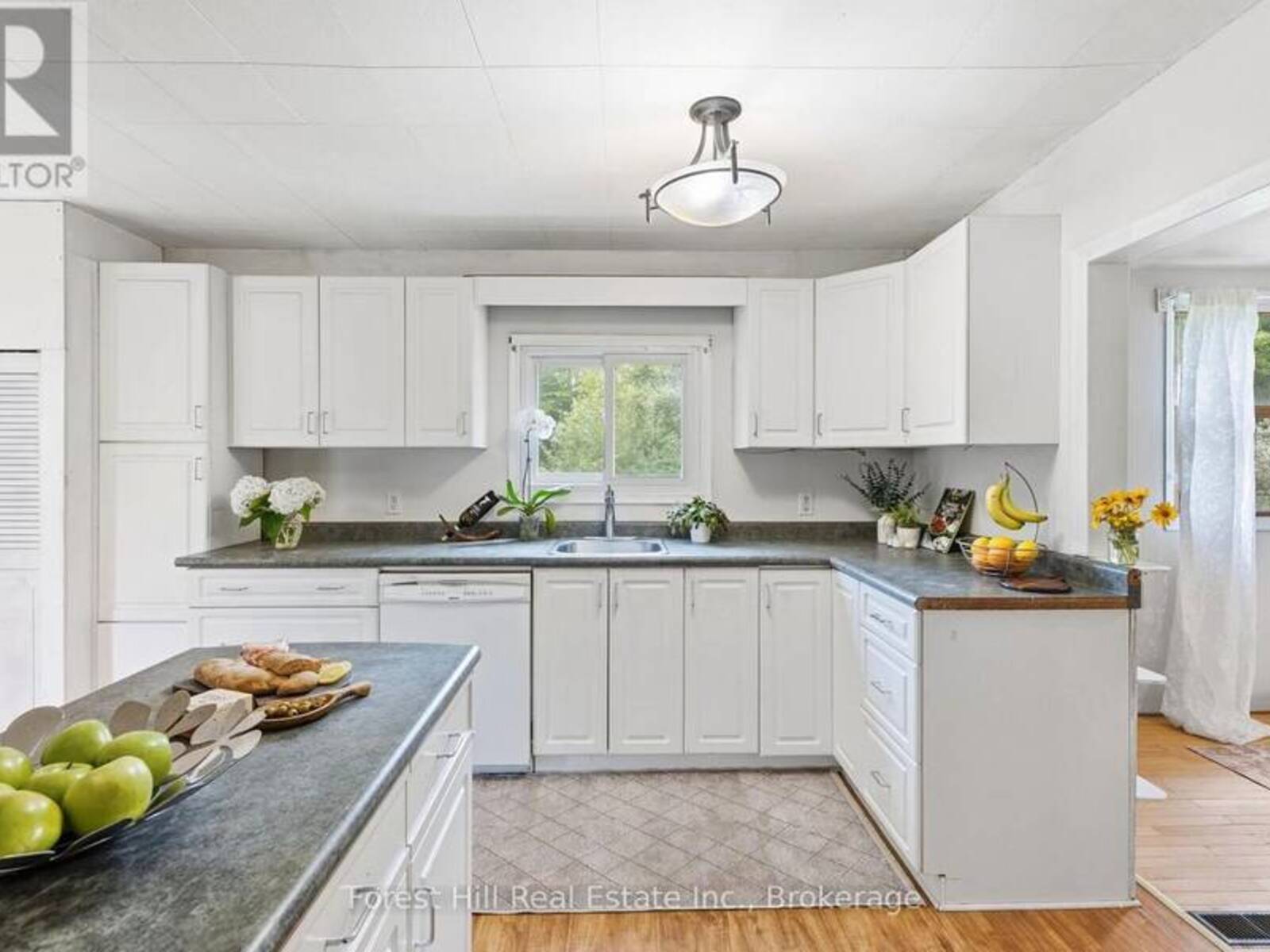 9 SPRUCE GLEN ROAD, Huntsville, Ontario P1H 1C9
