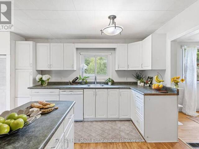 9 SPRUCE GLEN ROAD Huntsville Ontario, P1H 1C9 - 4 Bedrooms Home For Sale
