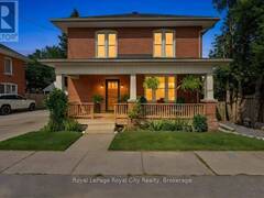 9 WILBUR STREET N Halton Hills Ontario, L7J 2C3