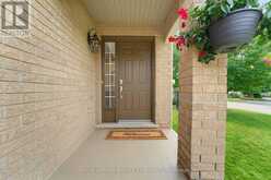 59 LYNCH CIRCLE | Guelph Ontario | Slide Image Six