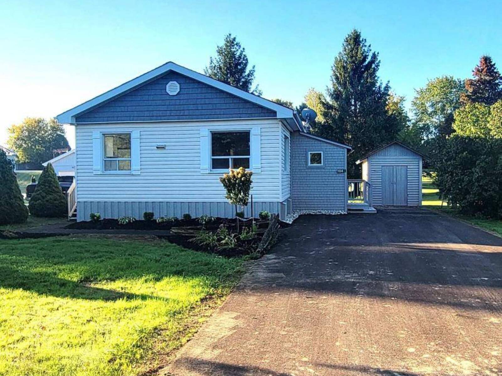 104 MEADOWS DRIVE, Hanover, Ontario N4N 3B8