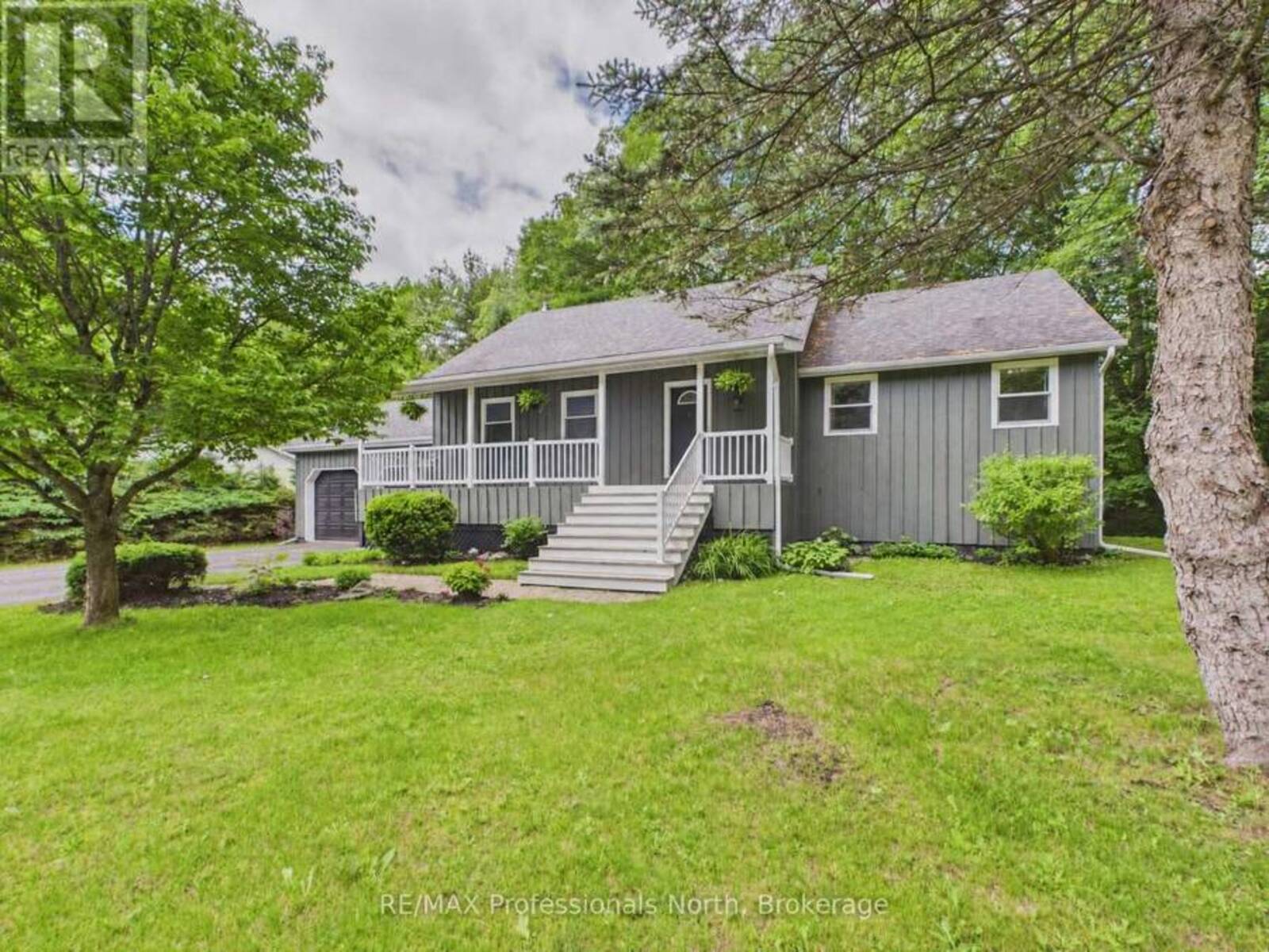1130 CEDAR LANE, Bracebridge, Ontario P1L 1L5