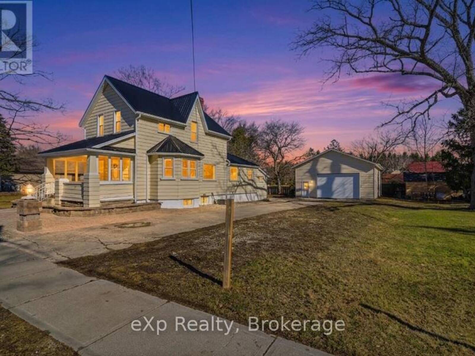 192 WILLIAM STREET W, Parkhill, Ontario N0M 2K0