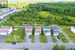 81 DOUGLAS DRIVE | Bracebridge Ontario | Slide Image Eight