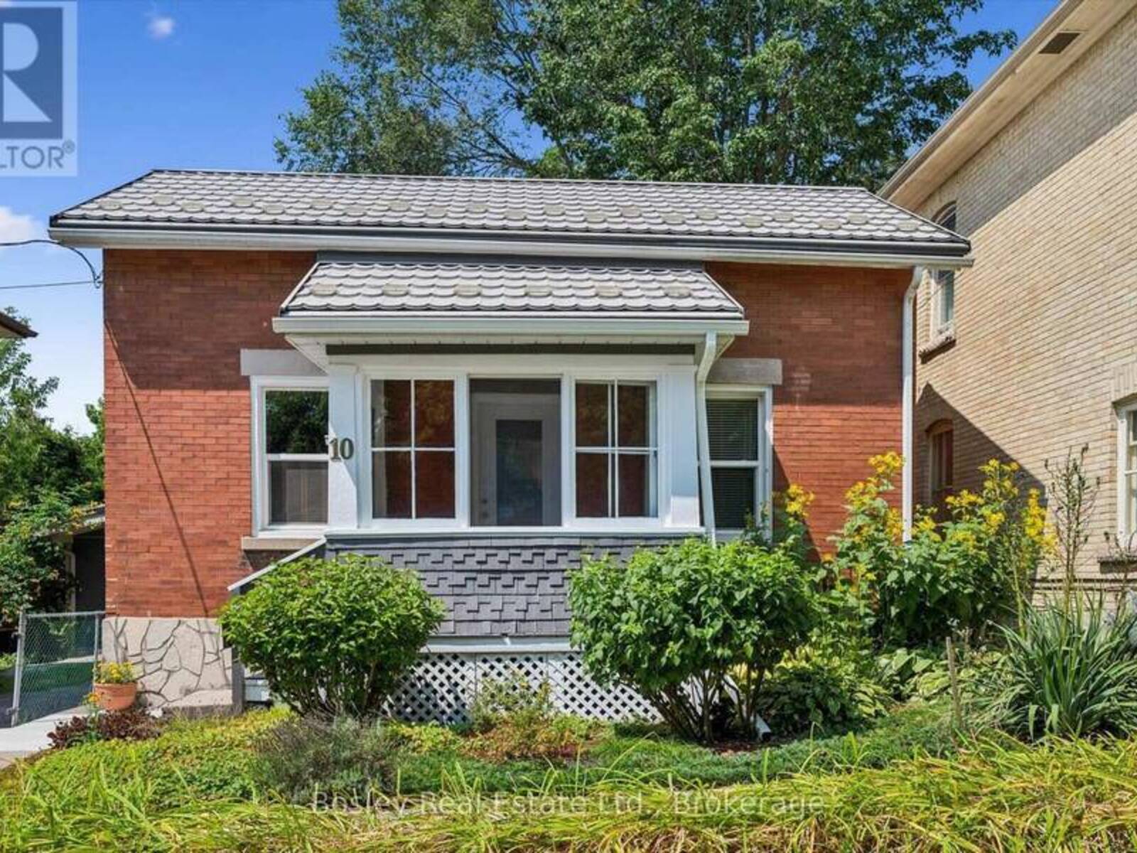 10 PEARL STREET, Guelph, Ontario N1E 2E3