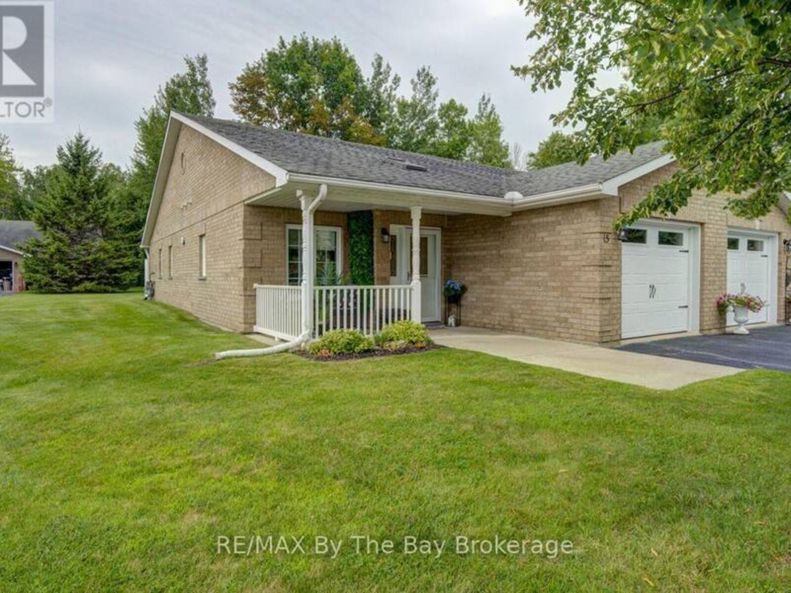 15 MEADOW LANE, Wasaga Beach, Ontario L9Z 2P2