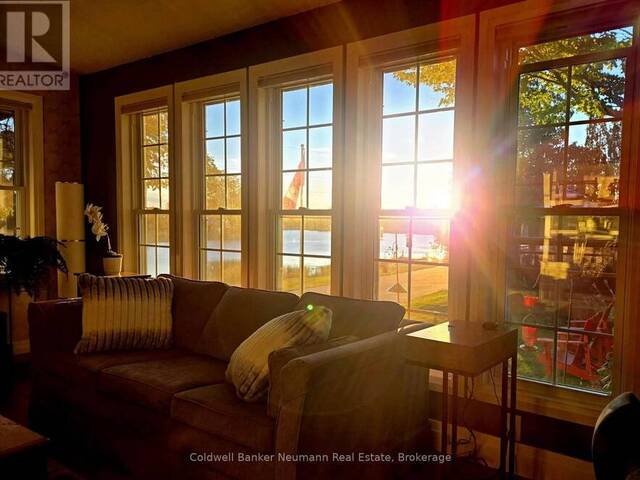 41 TRILLIUM BEACH DRIVE PVT DRIVE Puslinch Ontario, N0B 2J0 - 2 Bedrooms Waterfront Home For sale