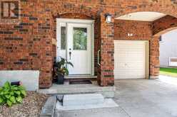 23 SPRUNG COURT | Stratford Ontario | Slide Image Two