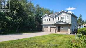 5 GREAVES AVENUE | Huntsville Ontario | Slide Image Three