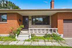 27 PALERMO CRESCENT | Guelph Ontario | Slide Image Four