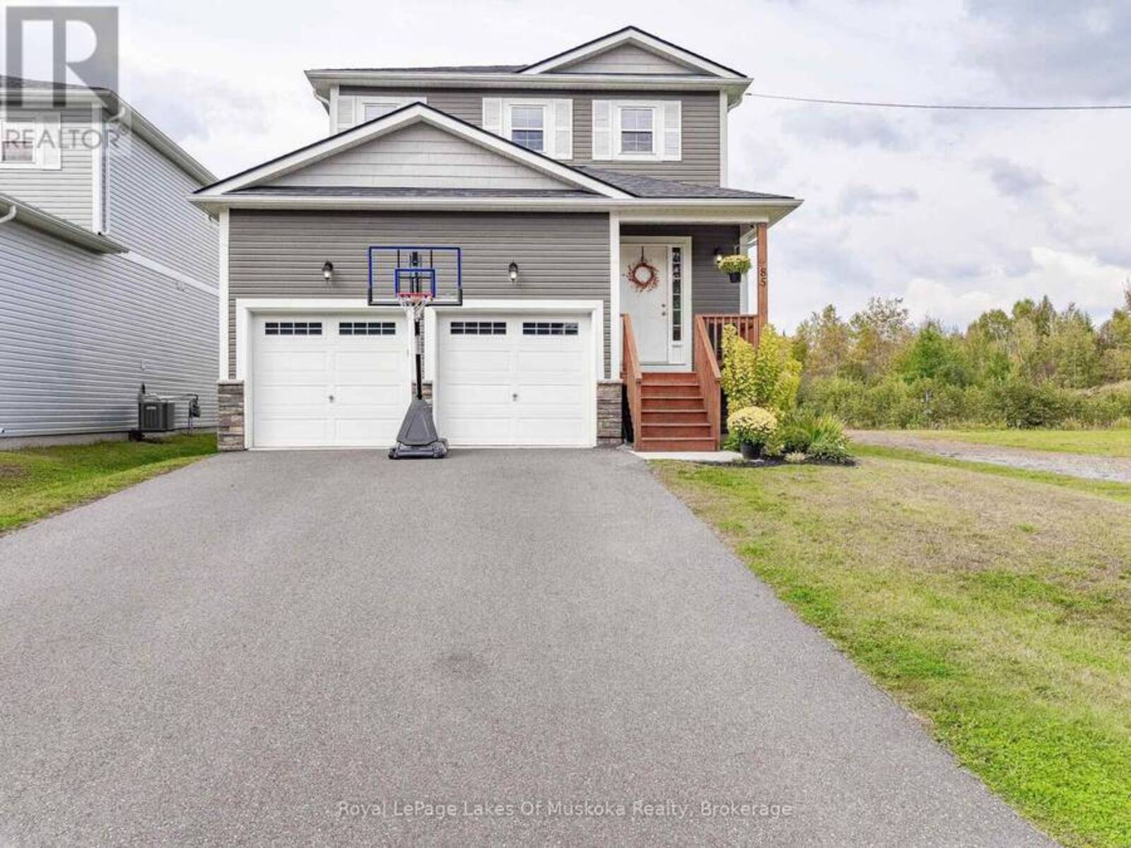 85 DOUGLAS DRIVE, Bracebridge, Ontario P1L 0L3