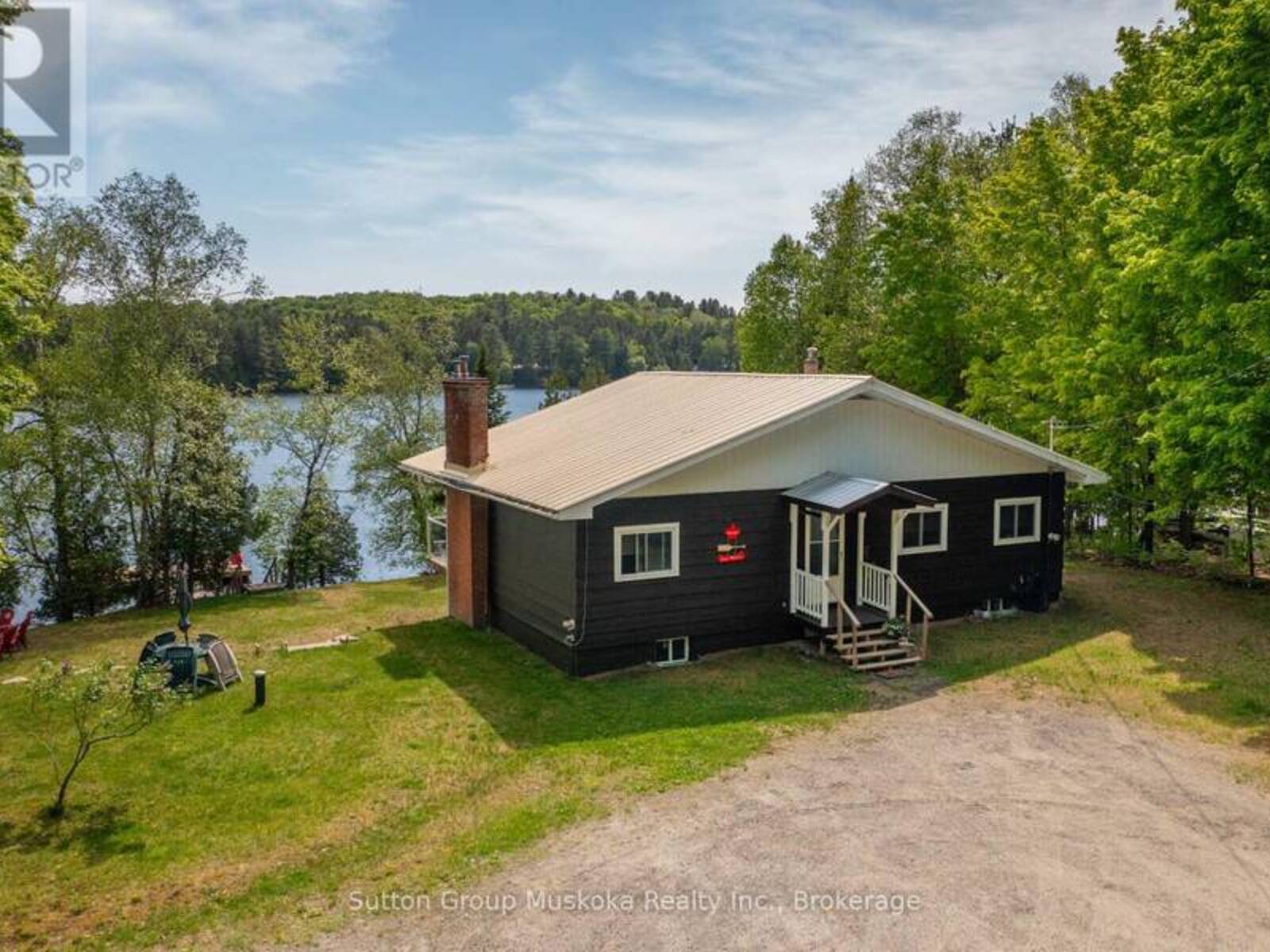 562 AND 568 EAST WASEOSA LAKE ROAD, Huntsville, Ontario P1H 2J4