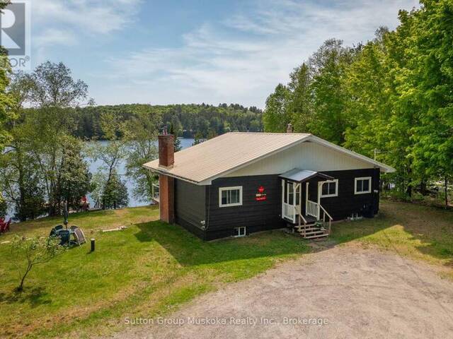 562 AND 568 EAST WASEOSA LAKE ROAD Huntsville Ontario, P1H 2J4 - 3 Bedrooms Waterfront Home For sale