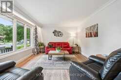 18 ELEANOR COURT | Guelph Ontario | Slide Image Three
