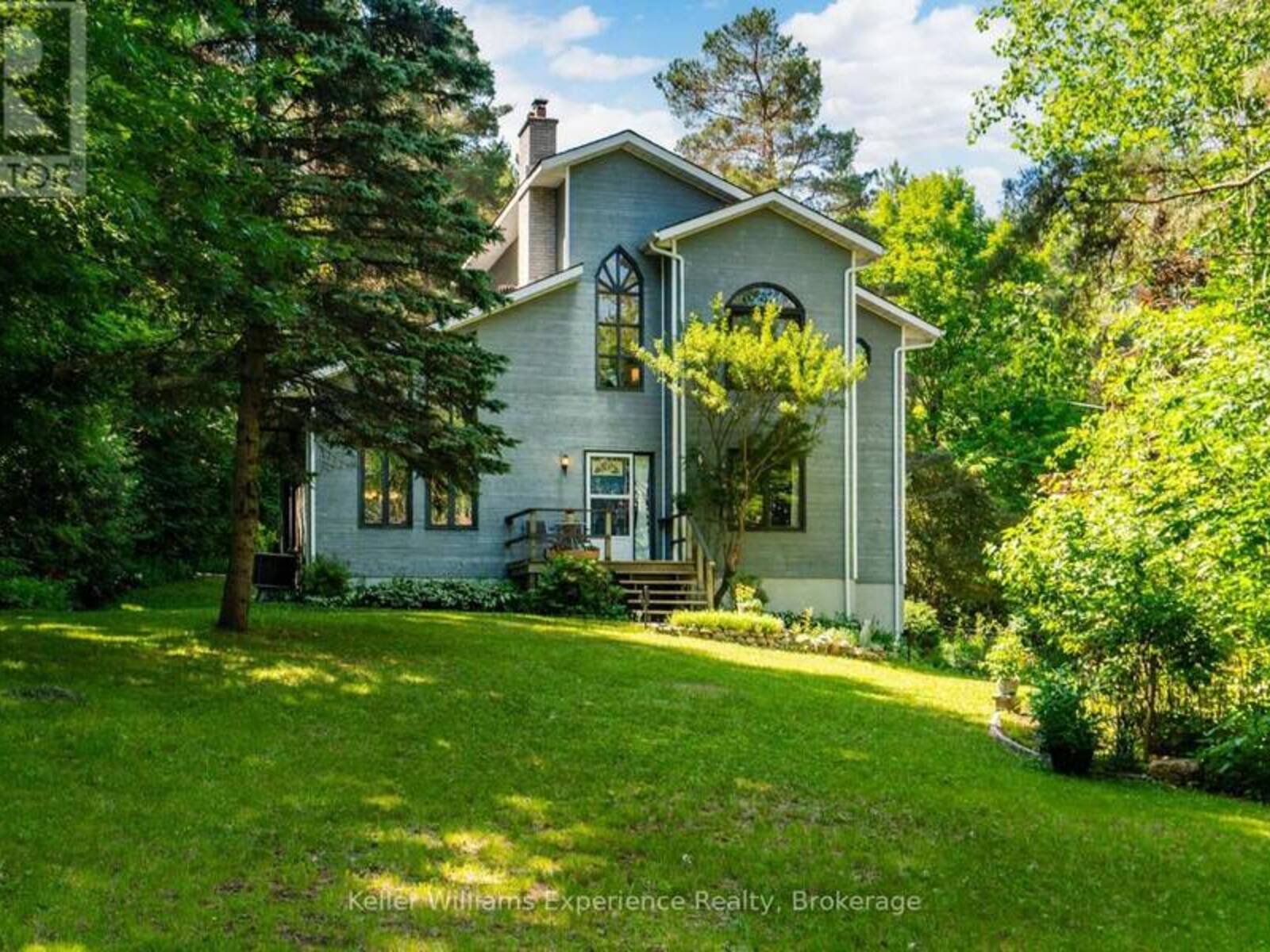 122 POYNTZ STREET, Penetanguishene, Ontario L9M 1P4