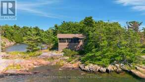 87 ISLAND ISLAND | Pointe au Baril Ontario | Slide Image Forty-three