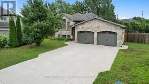325 GINGRICH CRESCENT | Port Elgin Ontario | Slide Image Two