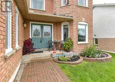 16 FRONTIER AVENUE | Orillia Ontario | Slide Image Eight