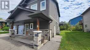 33 GOODWIN DRIVE | Huntsville Ontario | Slide Image Five