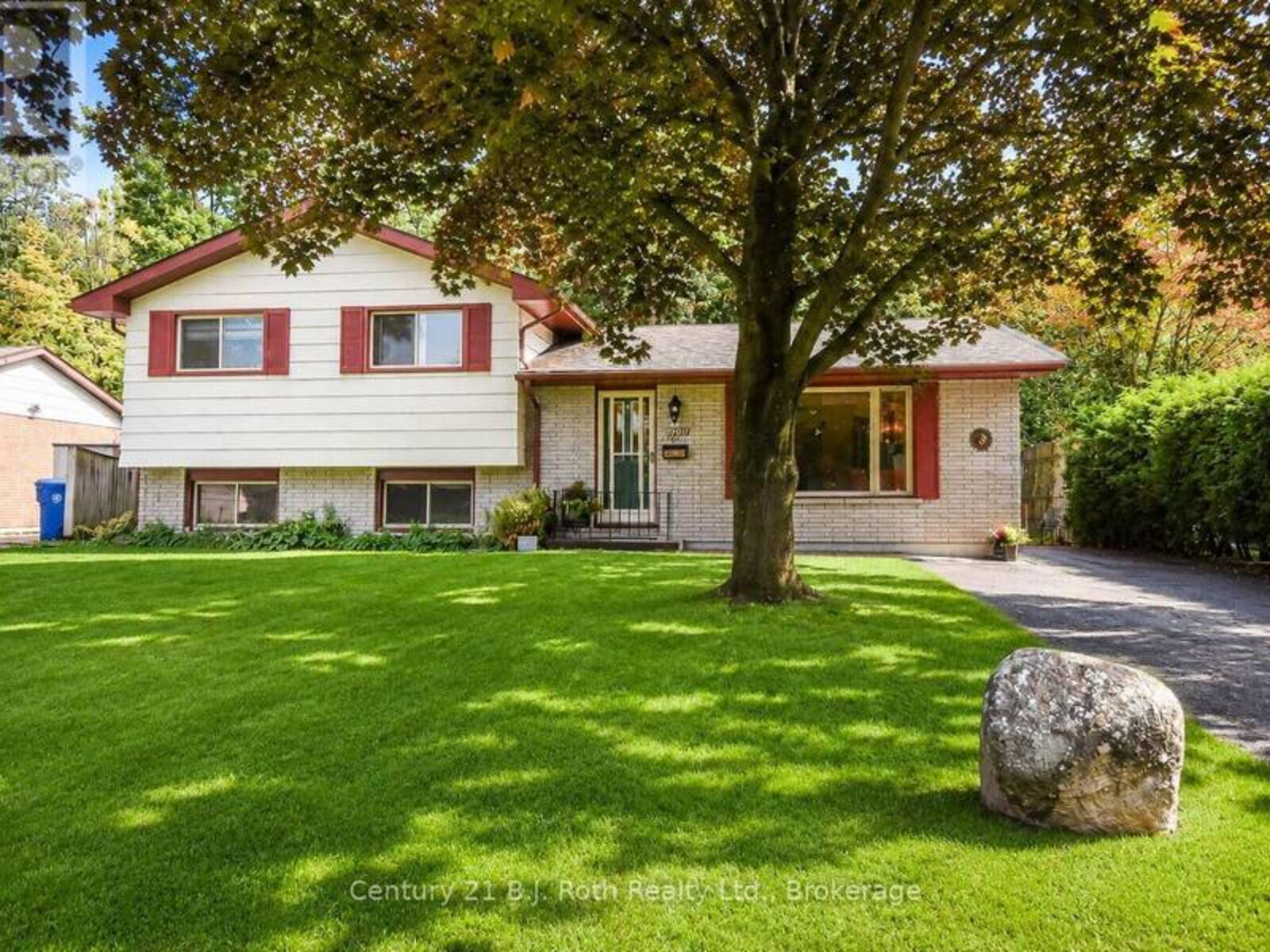 299 BAY STREET, Orillia, Ontario L3V 3X2