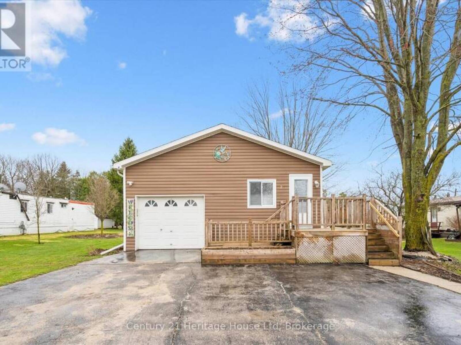 25 FOURTH AVENUE, Mapleton, Ontario N0G 2K0