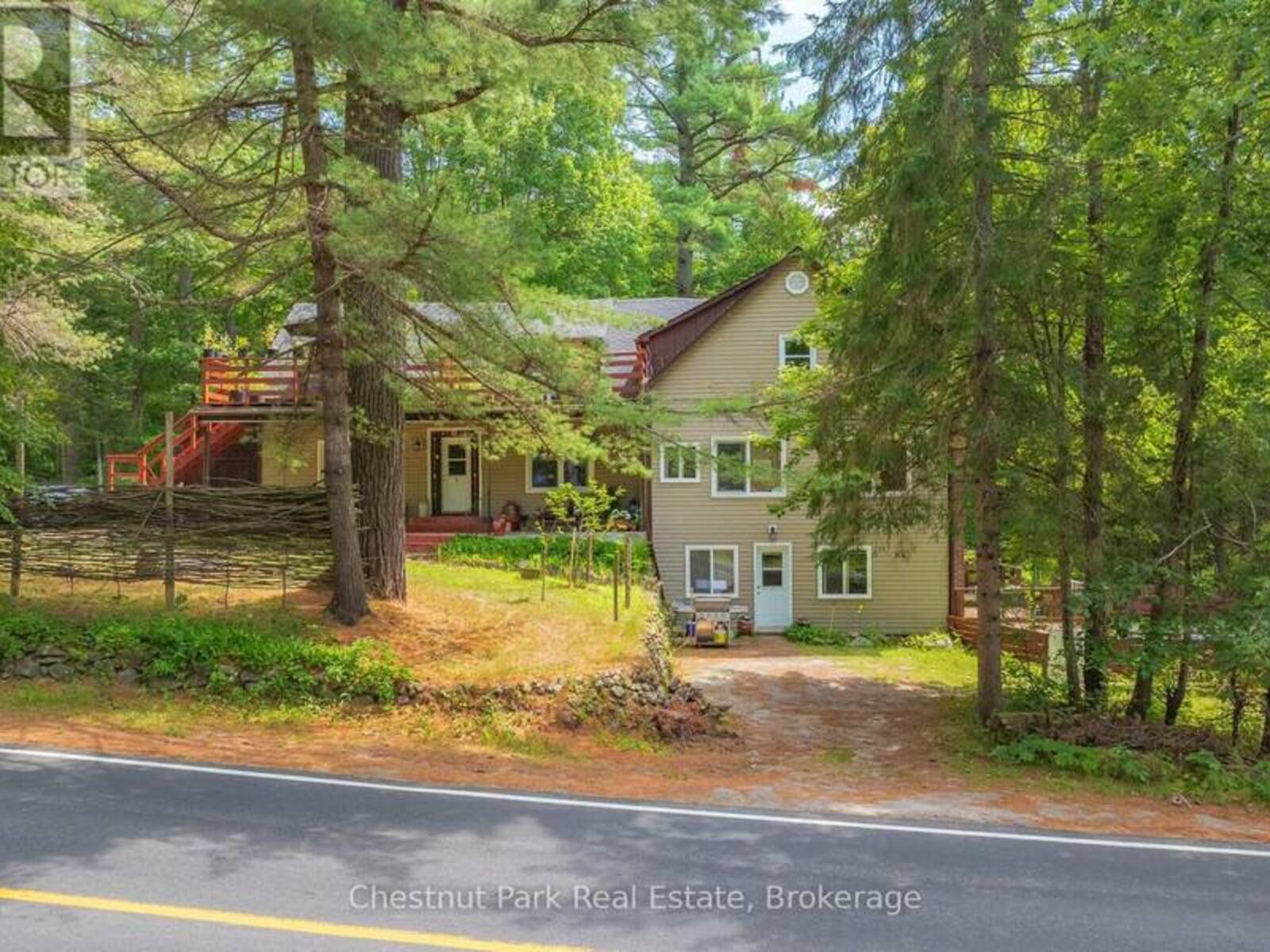 869 MUSKOKA ROAD 10, Huntsville, Ontario P0B 1L0
