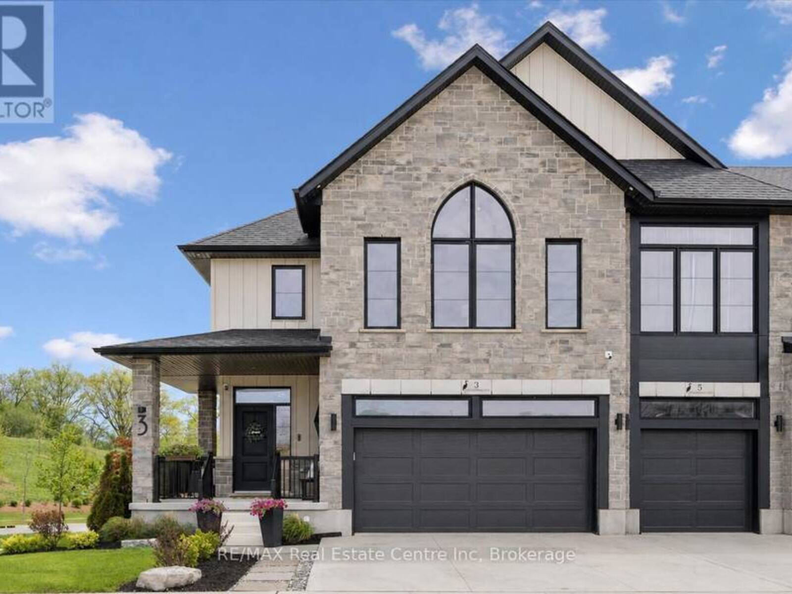 3 QUEENSBROOK CRESCENT, Cambridge, Ontario N1S 0E5