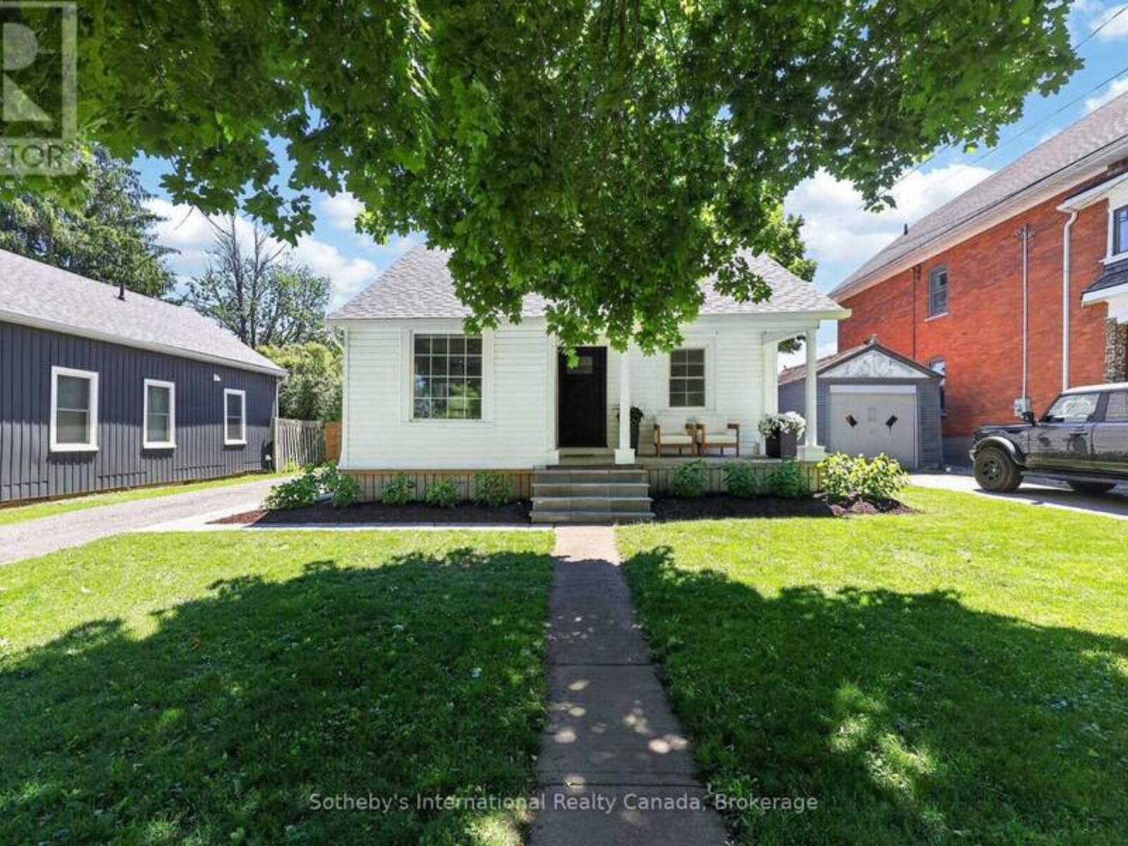 131 BRUCE STREET S, Thornbury, Ontario N0H 2P0