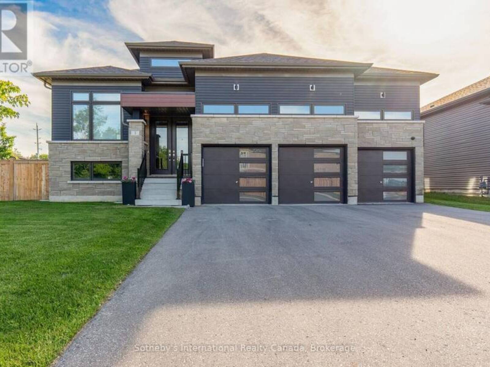 1 CHIARA DRIVE, Wasaga Beach, Ontario L9Z 0L5