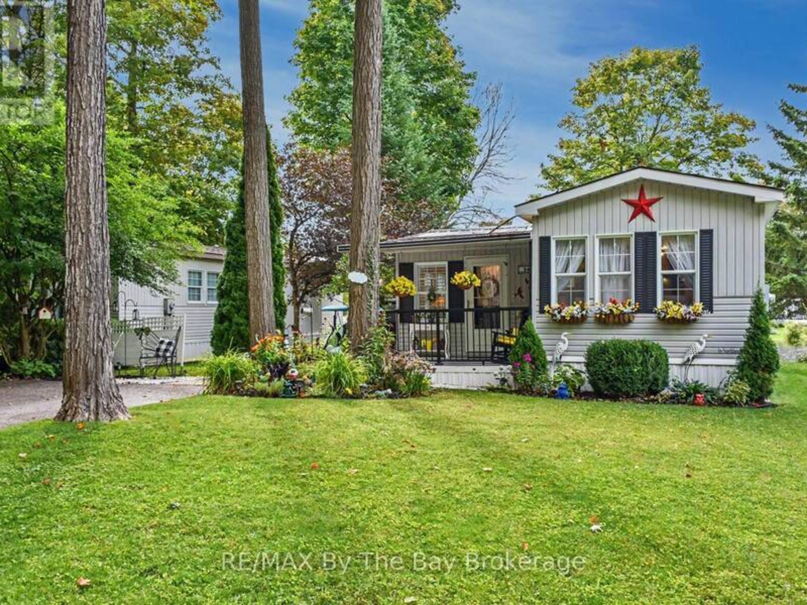 54 THE BOARD WALK, Wasaga Beach, Ontario L9Z 3A8