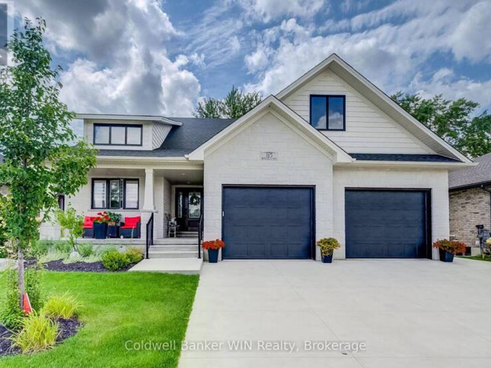 115 RONNIES WAY, Mount Forest, Ontario N0G 2L2