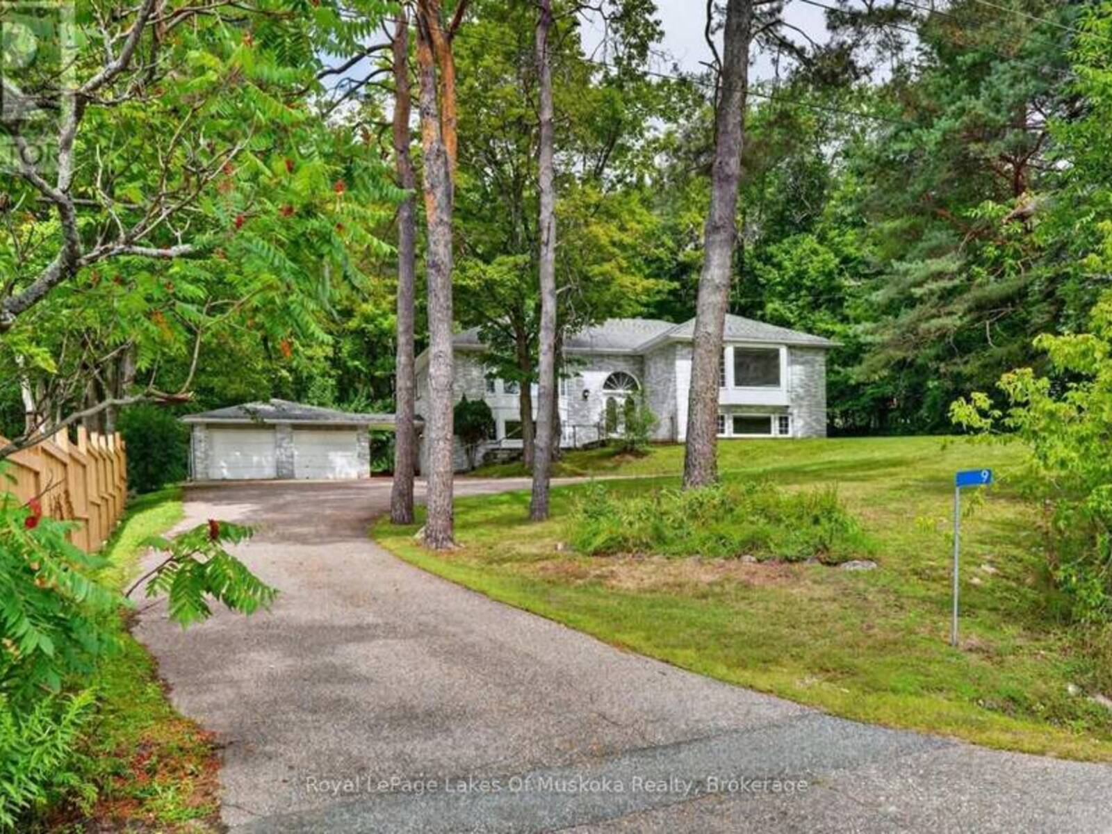 9 SILVER STREET, Huntsville, Ontario P1H 1M1